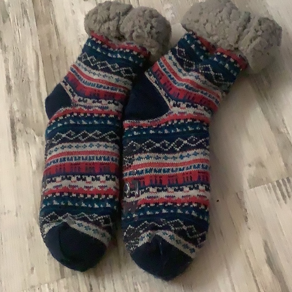 MUK LUKS slipper Cabin booties warm fuzzy red blue grey it’s going to get cold…